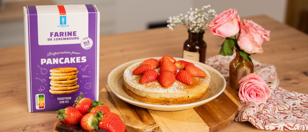 Gâteau pancakes aux pépites de chocolat et fraises