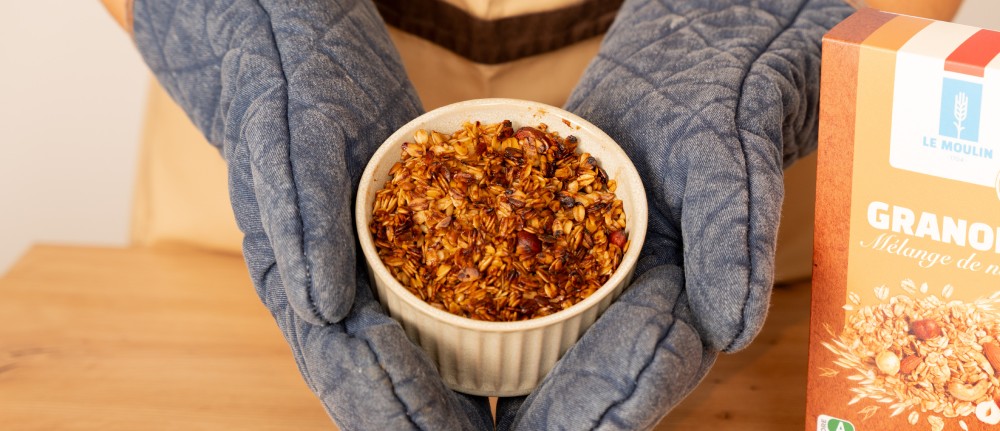 crumble poire et prune au granola Le Moulin 1704