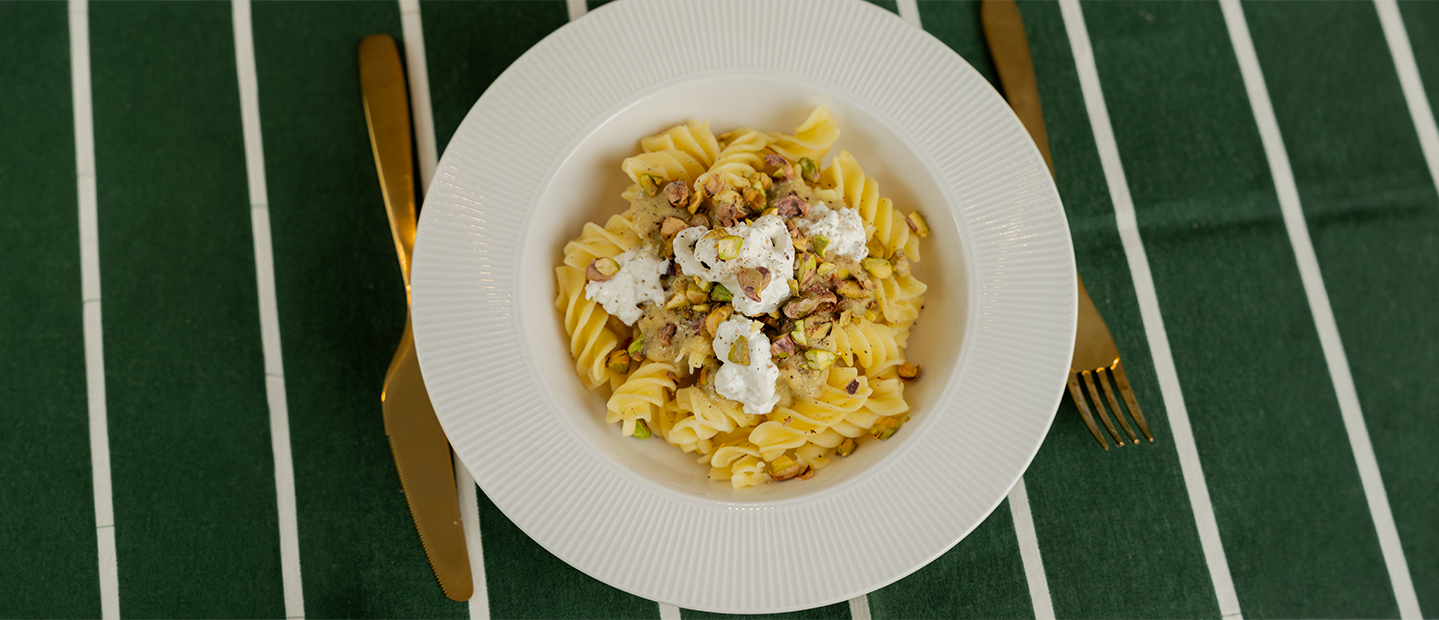fusilli-courgette-burrata-pistaches
